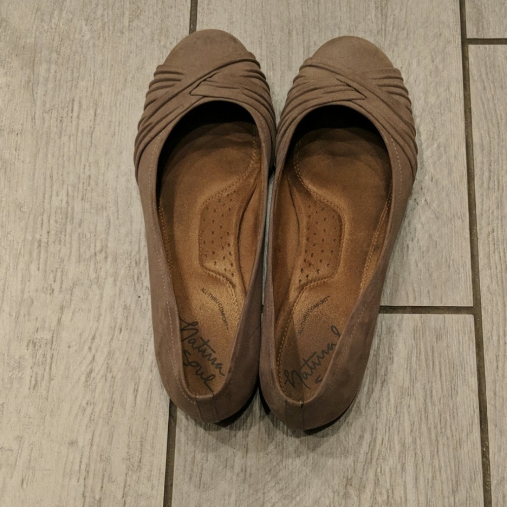 Ballet flats